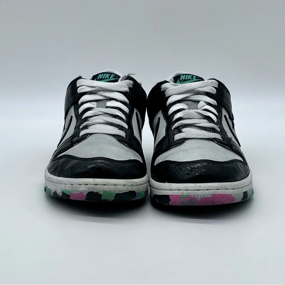 Nike Dunk Low Sneakers. Size 9.5 - Picture 2 of 9